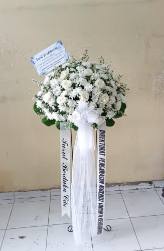 Standing Flower rumahdukayossudarsopalangkaraya King Florist – Rangkaian Bunga Elegan untuk Berbagai