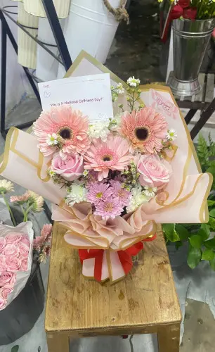 Tersedia Buket Bunga Artifical, Buket Uang, Buket Snack & Buket Boneka Wisuda di Rumah Duka Yos Sudarso Palangkaraya